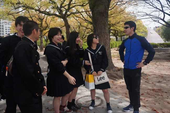 3年生は遠足で広島平和公園に行きました2枚目