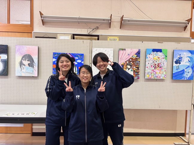 ３